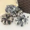 Goma para el pelo scrunchie de chifón a cuadros, cool y sofisticada, elástica para coleta, accesorio para el pelo, versátil para ir al trabajo