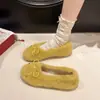 Otoño e invierno cálidos y dulces nuevos 2026 mocasines planos de felpa de corte bajo con lazo, zapatos peludos, zapatos de algodón para mujer para uso en exteriores