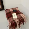 Bufanda de Cuadros Otoño e Invierno 2025 para Mujer Estilo Coreano Borlas Protección Cálida para el Cuello Bufanda Gruesa de Mohair