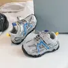 Zapatos de papá retro de estilo coreano con bloques de color para niños, nuevo modelo de otoño 2026, zapatos deportivos transpirables antideslizantes para exteriores para niños mayores