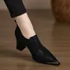 Zapatos de tacón alto de moda 2026 con escote pronunciado, zapatos pequeños de cuero retro de punta fina, zapatos pequeños de cuero sexys con estampado de leopardo para ir al trabajo con tacones gruesos