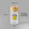 ¡Guau, esta botella de agua para estudiantes es de 350 ml, tiene tapa, permite beber directamente, es ligera, duradera, a prueba de fugas y tiene un diseño simple y portátil, perfecta para llevar a la escuela.