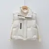 Colete de plumas feminino Pinghu Chixin, estilo curto outono e inverno, gola alta simples, cor sólida, sem mangas, quente, peça externa moderna