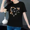 Camiseta Curta Preta Europeia com Hotfix Primavera e Verão Feminina Casual Plus Size Solta Feminina Camisa Base Top Tendência
