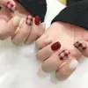 Variedad de Manicuras Impresas Portátiles, Parches Reutilizables de Uñas Postizas en Caja, Patrón de Cuadros Terminado