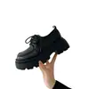 Populares zapatos de cuero para mujer de suela gruesa estilo británico, nuevos zapatos simples negros versátiles para otoño 2026, mocasines de plataforma para mujer