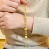 Pulsera de Flor Cepillada Chapada en Oro de Alta Gama con Pedrería, Diseño Tradicional Cepillado Chapado en Oro, Estilo de Lujo Ligero, Pulsera de Flor Versátil