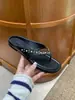 Sandalias de Moda Chuyuji de Nicho con Tachuelas y Clip para Dedo del Pie para Mujer 2026 Nuevo Estilo de Verano Estilo Vacacional Planas Antideslizantes para Exteriores