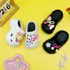 Nuevos zuecos infantiles florales rosa y amarillo transfronterizos con suelas gruesas para uso en exteriores, pantuflas de playa para bebé, sandalias de exterior