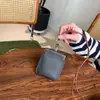 Bolso de Lipstick de Cuero de Vaca de Primera Capa con Cuello Halter, Bolso para Auriculares, Bolso de Monedas de Almacenamiento con Hebilla de Clip Versátil y Exquisito, Tarjetero Mini Estilo Coreano