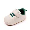 Estilo esportivo casual para bebê menino, cor sólida, superfície de PU, sapatos para criança pequena, bebê menina, sola macia, sapatos para caminhar na frente BNB3102