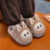 Pantuflas de algodón para otoño e invierno para niños y niñas, con una suela gruesa y antideslizante que se siente como pisar algo suave, adecuadas para uso en interiores, con forro polar adicional para mayor calidez.