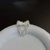 Anillo de Dedo Índice con Flor de Lazo Calada de Encaje para Mujer, Lujo Ligero, Sensación de Alta Gama, Diseño Único, Anillo Abierto