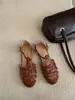 Sandálias Romanas de Salto Baixo Estilo Retrô Francês Verão 2025 para Mulheres, Sapatos Fechados Vazados Tecidos Estilo Estudante