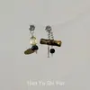Estilo old money de mediados de siglo, aretes redondos asimétricos con junta de bambú a la moda y exquisitos, diseño de nicho, lujo ligero, aretes elegantes para mujer