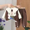 Traje de Primavera para Niñas Estilo Coreano Nueva Llegada Moda Vestido de Primavera para Bebé Chaleco de Oso Conejo para Bebé Conjunto de Tres Piezas de Manga Larga