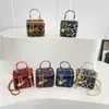 Popular Bolso Cuadrado Pequeño con Estampado de Leopardo de Comercio Exterior, Elegante Bolso de Hombro Cruzado Brillante Estilo Chanel, Bolso Caja Acolchado con Cadena