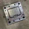 Fabricantes de moldes de plástico muestrean directamente el pegamento suave del molde. Grifo