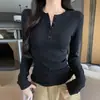 K2607 Camiseta de Manga Longa com Gola Henley Estilo Coreano, Base Ribatada, Botão de Unha, Slimming Versátil, Top de Algodão para Mulheres Outono/Inverno