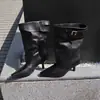 Botas pretas de salto fino com bico fino estilo retrô para mulheres, novo modelo outono e inverno 2026, botinhas com fivela de cinto, botas femininas elegantes