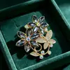 Broche Bordado Pesado Flor Hoja Flor para Mujer Siete Colores Corte Marqués Pedrería Adorno de Pecho Lujo Ligero Traje Abrigo Chal Corsage Mayoreo