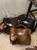 Bolsa Pequena Retro de Alta Qualidade para Uso Diário Transfronteiriça Feminina 2026 Nova Versátil Bolsa Transversal Bolsa de Mão Super Quente Bolsa para Mãe e Filho
