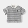 Camiseta de Manga Curta para Meninos Atacado 2026 Verão Novo Estilo Infantil Listrada Bordada Gola V Manga Curta Top Estilo Coreano Ombro Largo Tendência