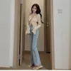 Calça jeans flare feminina, novo estilo primavera-verão, cor clara, cintura alta, corte slim, valoriza silhuetas petites, perna reta, com caimento, calça bootcut comprimento total
