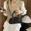 Bolsa Pequena Retrô Outono e Inverno Feminina 2026 Novo Estilo Moda Versátil Bolsa Transversal Exquisita Super Popular Bolsa Concha