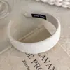 Diadema Beige Crema con Bordes Anchos, Popular en Redes Sociales, Pinza para el Cabello de Alta Presión Craneal, Versátil para Salir, Accesorio para el Cabello de Moda y Tendencia Diadema