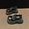 Sapatos Femininos de Couro Pequenos 2026 Temperamento Primavera Novo Estilo Moda Estilo Britânico Plataforma Salto Grosso Aumento de Altura Versátil Mocassins Sapatos