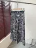 A mais linda estampa floral para a meia-saia é no estilo francês, uma meia-saia floral com romance em seu cerne 11683