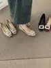 Sapatos de bico quadrado com strass estilo fada para o dia a dia, novo modelo 2026, delicados e adequados para combinar com saias, sapatos de calçar fácil para mulheres