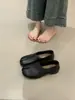 Sapatos de Salto Grosso com Bico Separado Casco de Porco Sapatos Femininos Temporada Primavera e Outono 2026 Sapatos de Couro Preto de Calçar