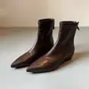 Temporada de Primeras Reuniones Botas para Ir al Trabajo que Aumentan la Altura Interior Adelgazantes Punta Fina Cuero Suave Botas Elásticas Cremallera Trasera Botas de Tacón de Cuña Nuevas