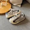 Novos Sapatos Infantis Outono 2026: Tênis Esportivo Casual Confortável com Solado Macio para Meninos, Estilo Coreano Moderno Versátil, Tênis de Treino Alemão para Meninas