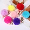 Lindo llavero con colgante de bola de pelo y orejas de conejo de moda, colgante de peluche para bolso de escuela, regalo para bolso de mujer, disponible al por mayor.