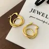 Simples e Versátil, Luxo Leve com um Toque de Alto Padrão, Coleção de Brincos Dourados em Camadas Múltiplas, Brincos de Design Personalizado Exquisitos da Moda de Nicho