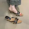 Sandálias de salto alto com salto grosso de bico fino, design de nicho retrô francês, estilo novo da moda, para mulheres no verão