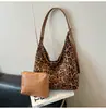 Bolsa feminina de comércio exterior transfronteiriço, nova bolsa tote estampada de leopardo retrô, camurça, grande capacidade, bolsa de ombro versátil, bolsa transversal