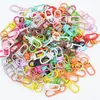Llavero de aleación pintada de colores caramelo con clip de perro, gancho en forma de U pintado en spray de colores, colgante para bolso, accesorios para joyería DIY