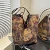 Bolso Tote de Camuflaje Nuevo para Desplazamiento Moda 2025 Bolsa de Lona Versátil Clase Estudiante Universitario Verano Bolso de Gran Capacidad para Mujer