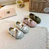 Zapatos de vestir individuales para niñas lindas, nuevos zapatos de cuero de gamuza para niños de primavera y otoño, zapatos Mary Jane para niños pequeños, zapatos de princesa para niñas color verde oliva