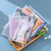 Bolsa con Cierre Gruesa Escarchada en stock Transparente Peva Ropa Interior Calcetines Toalla Ropa Bolsa de Almacenamiento de Plástico Auto-sellante