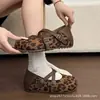 Sapatos Mary Jane Retro com Nova Estampa de Leopardo para Mulheres Primavera e Outono 2026 Sapatos Rasos Slip-On de Solado Macio com Elevação Oculta Estilo Birkenstock