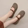 Zapatos de tela estilo Pekín antiguo hechos a medida para primavera y verano para mujer, con suela suave antideslizante, diseño de una sola tira y estilo Mary Jane francés, con malla transpirable para ventas transfronterizas