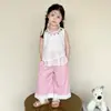 Traje sin mangas de estilo étnico de verano para niñas 2026 Nuevo Ropa de verano para niños Conjunto de dos piezas de shorts vaqueros bohemios