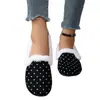 Mocasines de Peluche Retro con Borde de Lunares y Terciopelo Plus 2026 Cómodos Versátiles para el Trabajo Combinan con Faldas Zapato de Algodón Cálido de Cobertura Total para Personas Perezosas