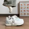 Nuevas Zapatillas Blancas Ligeras Versátiles Populares Primavera 2026 Estilo Chino Nuevo de Moda Zapatillas de Entrenamiento Ultra Ligeras Alemanas para Mujer