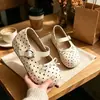 Zapatos de lunares versátiles y prácticos que se adaptan a todas las edades y estilos, haciéndolos perfectos para el uso diario y brindando tranquilidad.